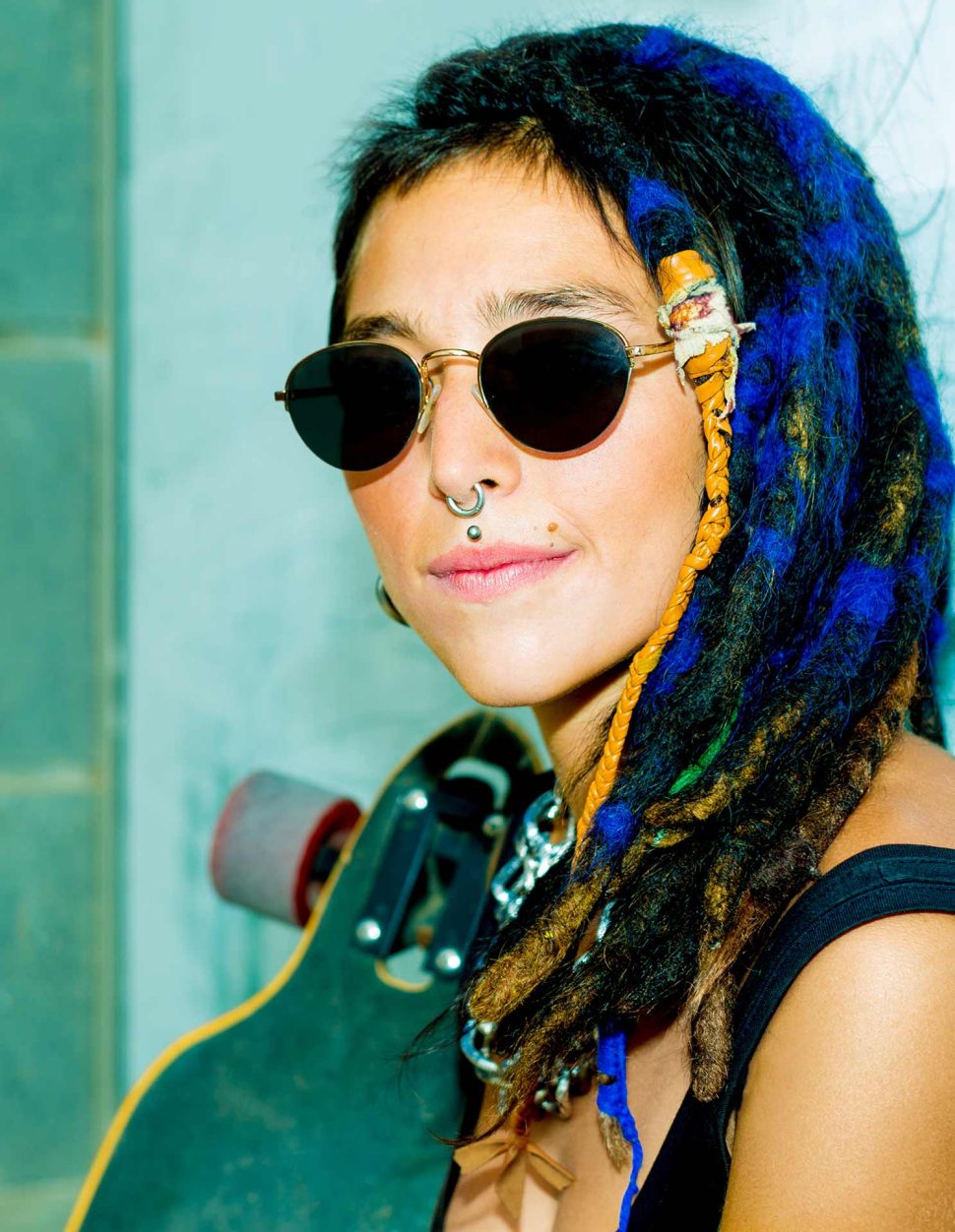 pretty-girl-skater-with-dreadlocks-street-style-PSNW3BP.jpg